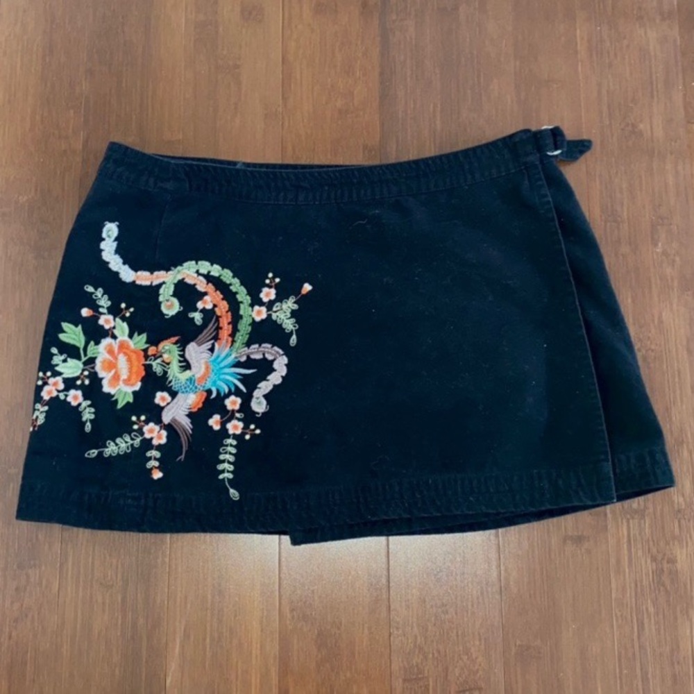 LITTLE BLACK SKIRT WITH FLORAL DETAILING!!!